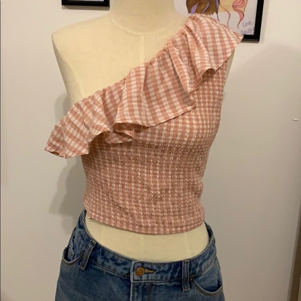 Checkered ruffle one shoulder pink top